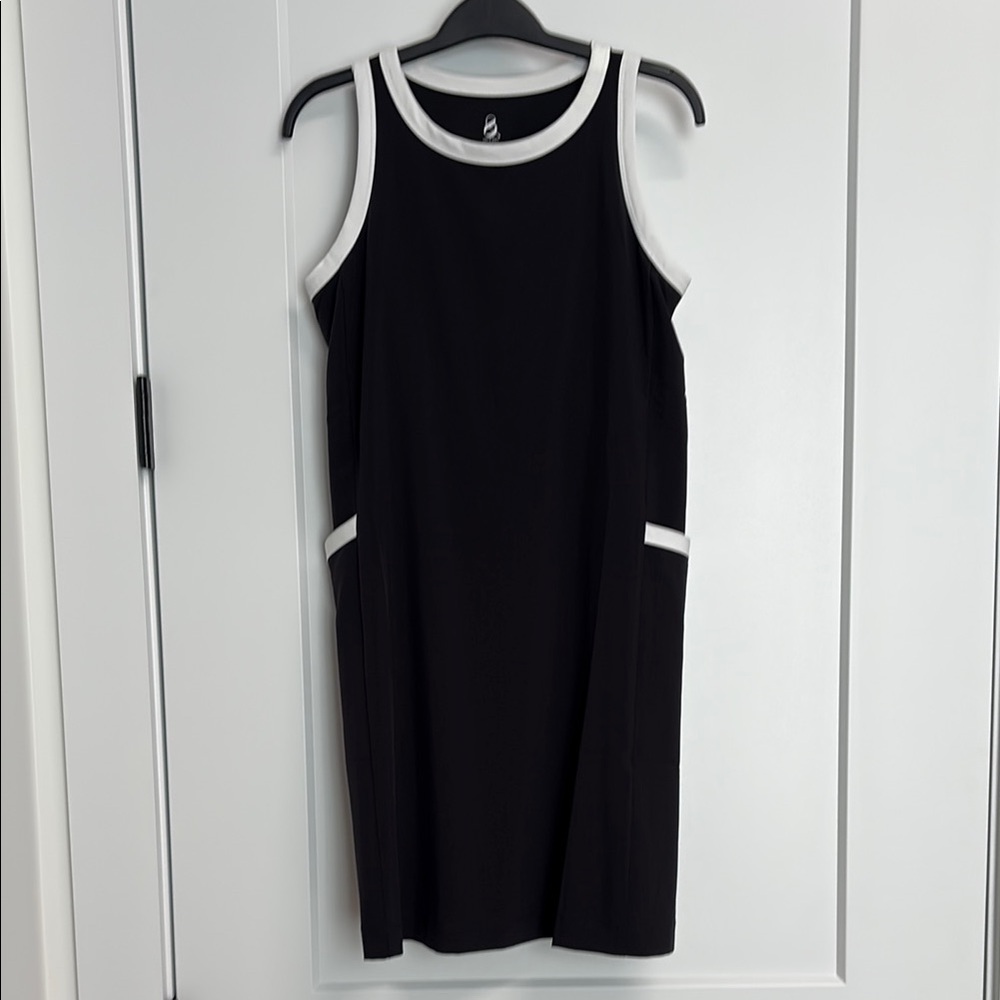 NWT Lou & Grey Black and White Sleeveless Active Dress, S